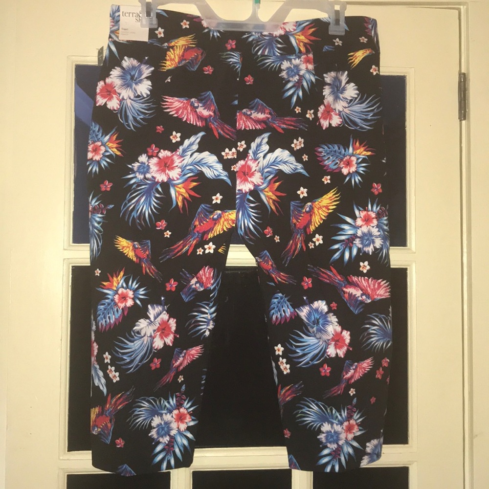 Black & bright floral capris. Only 14W left. BNWT